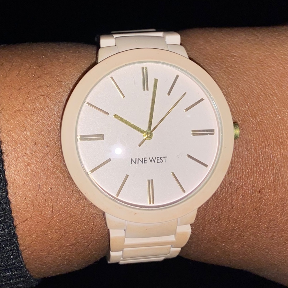 Nude/Pink colored Nine West watch !!!
